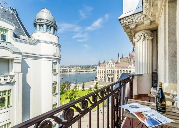 Parliament View Luxury Flats With Terrace Free Parking Upon Reservation