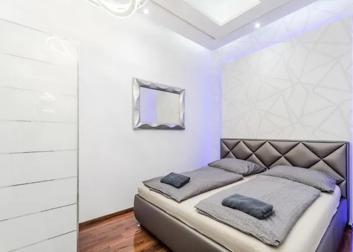 Parliament View Luxury Flats With Terrace Free Parking Upon Reservation Apartamento