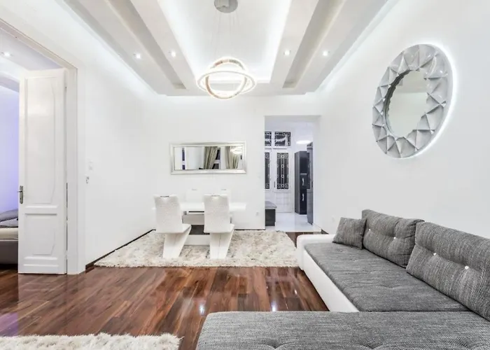Parliament View Luxury Flats With Terrace Free Parking Upon Reservation Apartamento