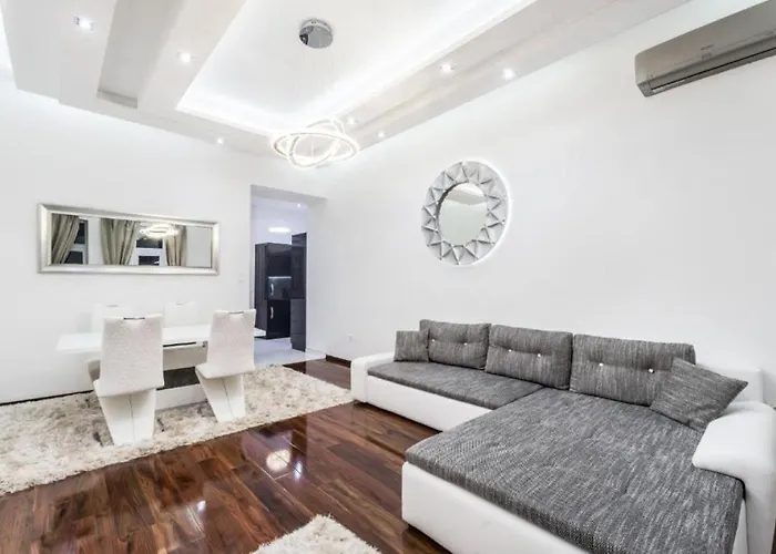 Parliament View Luxury Flats With Terrace Free Parking Upon Reservation Apartamento
