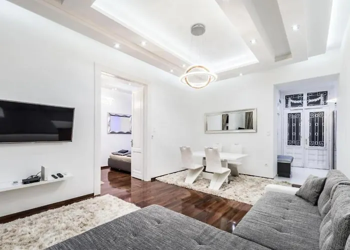 Parliament View Luxury Flats With Terrace Free Parking Upon Reservation Apartamento *