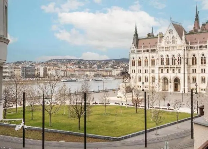Parliament View Luxury Flats With Terrace Free Parking Upon Reservation Apartamento