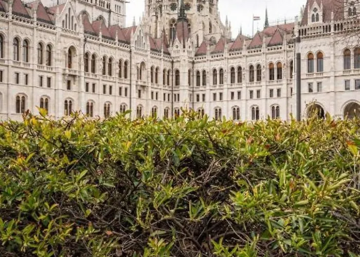 Parliament View Luxury Flats With Terrace Free Parking Upon Reservation *