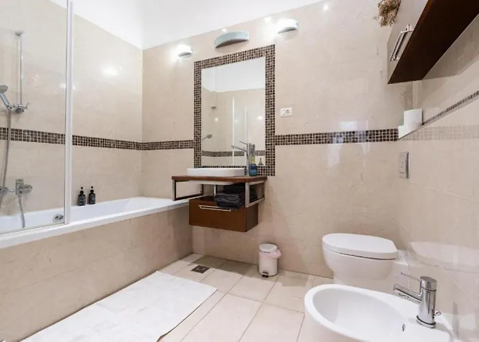 Parliament View Luxury Flats With Terrace Free Parking Upon Reservation Apartamento