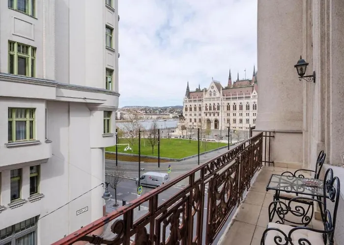Parliament View Luxury Flats With Terrace Free Parking Upon Reservation *