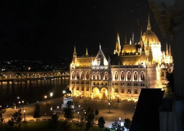 Parliament View Luxury Flats With Terrace Free Parking Upon Reservation Apartamento *