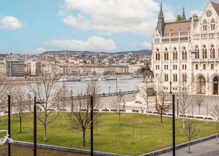 Parliament View Luxury Flats With Terrace Free Parking Upon Reservation Apartamento