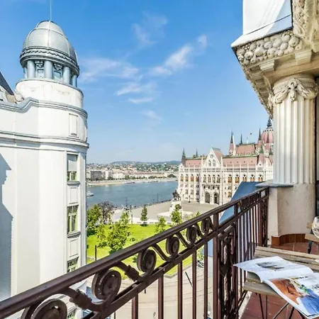 Parliament View Luxury Flats With Terrace Free Parking Upon Reservation