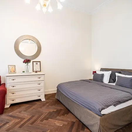 Parliament View Luxury Flats With Terrace Free Parking Upon Reservation