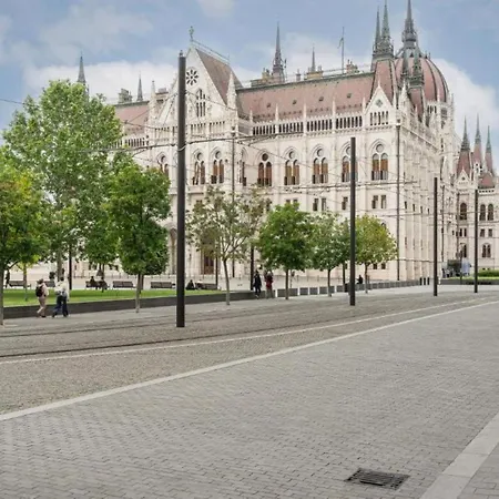 Parliament View Luxury Flats With Terrace Free Parking Upon Reservation