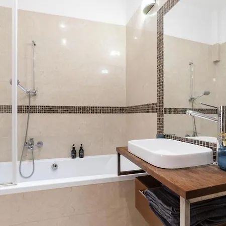 Parliament View Luxury Flats With Terrace Free Parking Upon Reservation Apartmán *