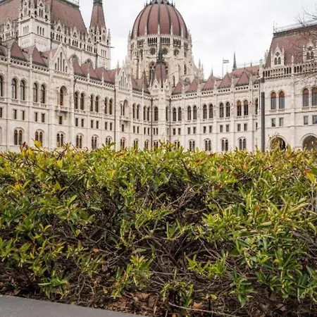Parliament View Luxury Flats With Terrace Free Parking Upon Reservation *