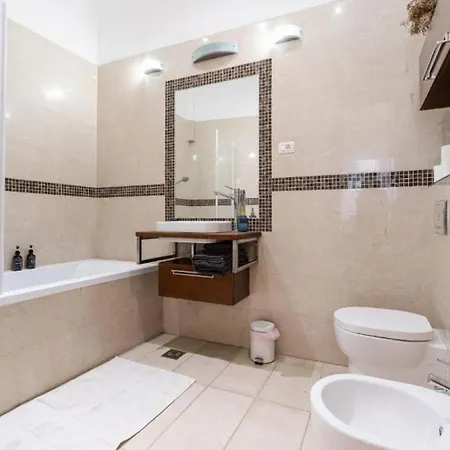 Parliament View Luxury Flats With Terrace Free Parking Upon Reservation Apartmán