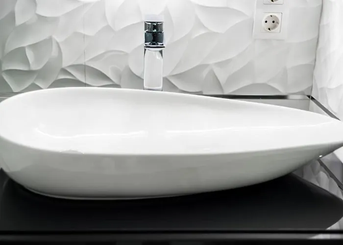 Parliament View Luxury Flats With Terrace Free Parking Upon Reservation