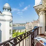 Parliament View Luxury Flats With Terrace Free Parking Upon Reservation