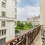 Parliament View Luxury Flats With Terrace Free Parking Upon Reservation *