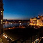Parliament View Luxury Flats With Terrace Free Parking Upon Reservation Appartement *