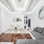 Parliament View Luxury Flats With Terrace Free Parking Upon Reservation Appartement